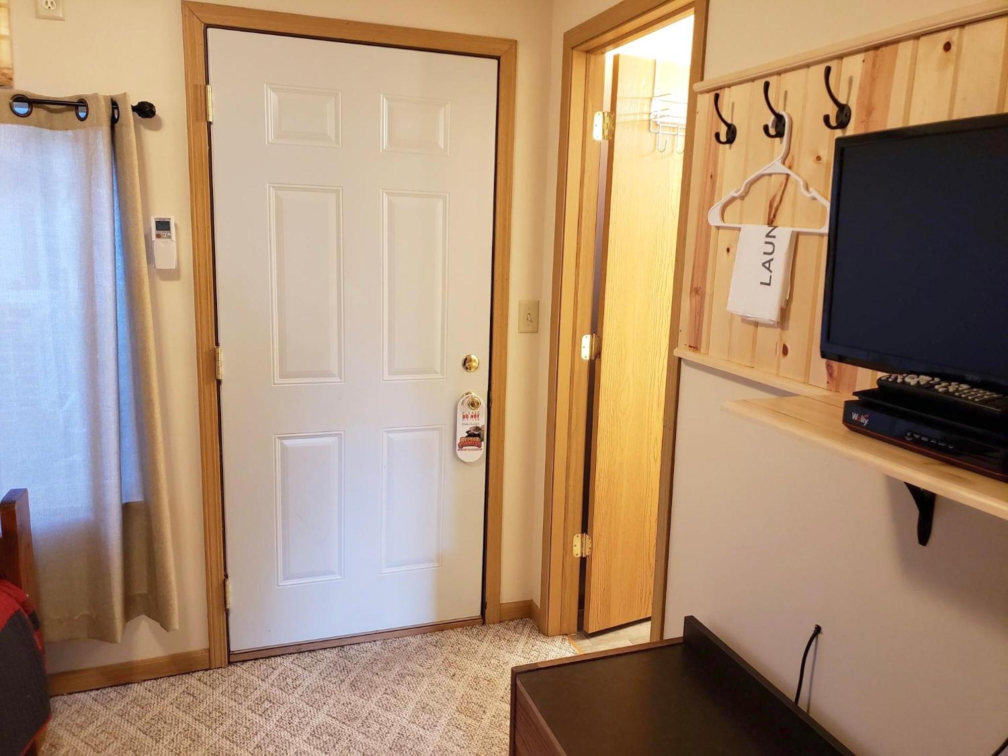 Rockerville Lodge & Cabins Кийстоун Стая снимка