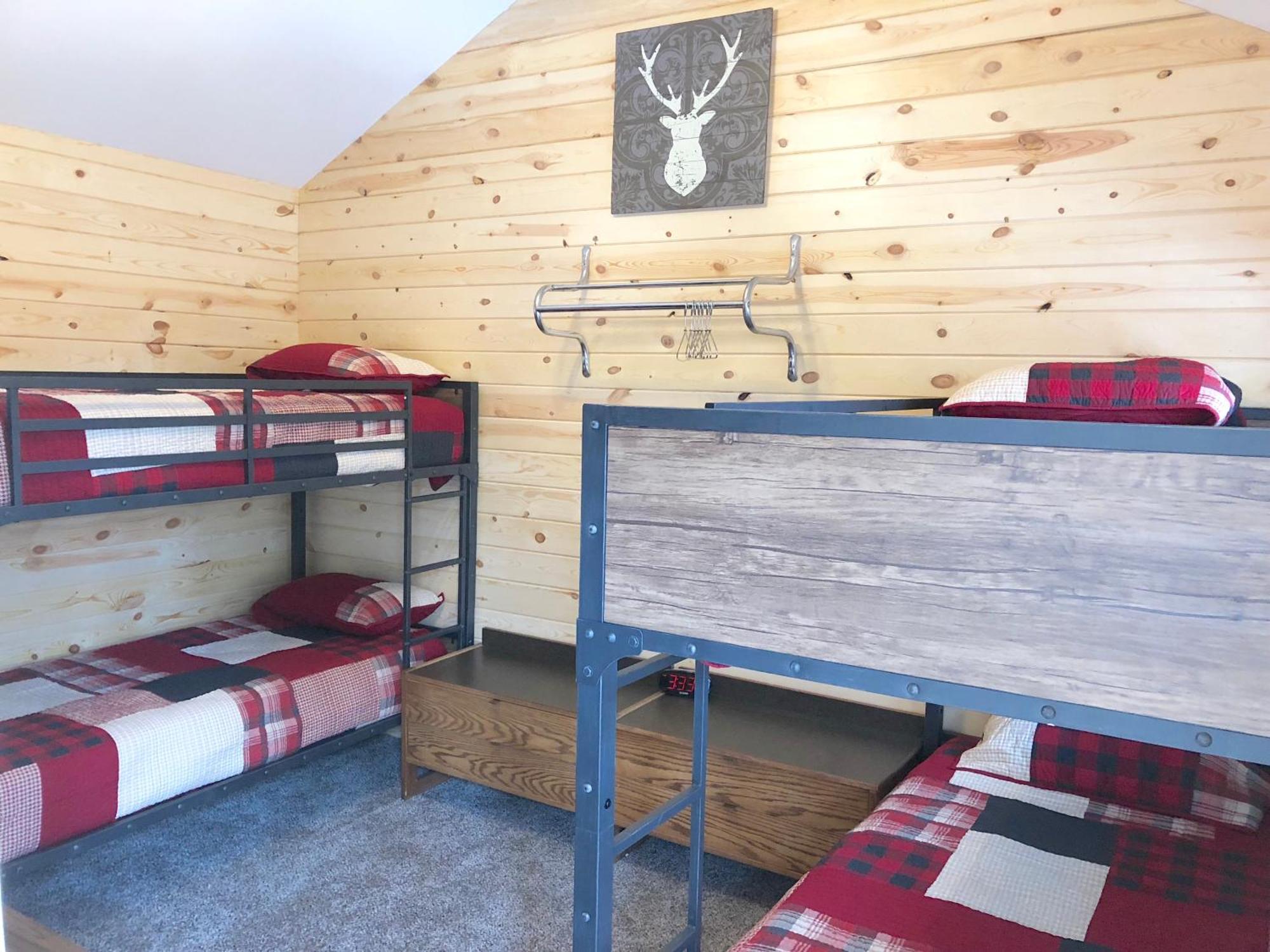 Rockerville Lodge & Cabins Кийстоун Стая снимка